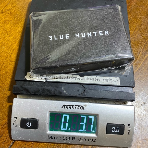 Carbon Fiber Wallet for Men or Women, RFID Blocking Minimalist Credit Card Holde - Picture 6 of 9